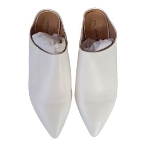 Comfortview Women's White Pointed Mules